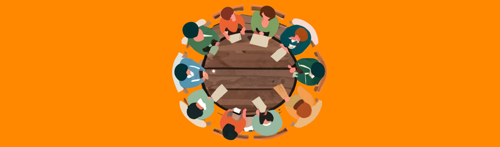 Eine Gruppe Menschen sitzt um einen Tisch und arbeitet miteinander - möchtest Du Teil des Vorstandsteams in Rheinland-Pfalz sein?